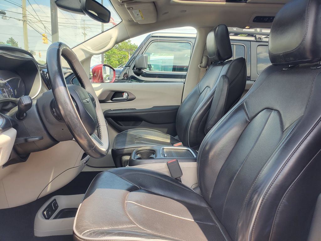 Used 2018 Chrysler Pacifica Limited FWD image 6