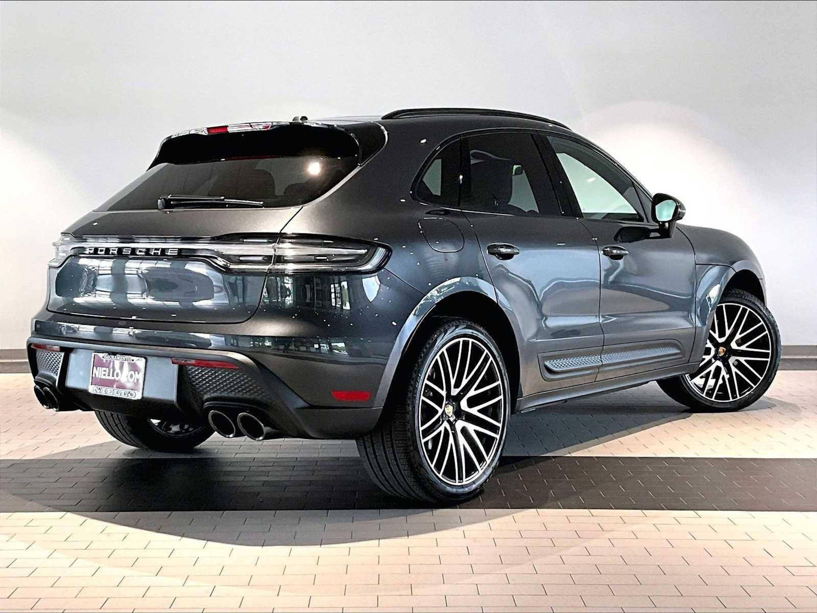 Used 2026 Porsche Macan AWD/4WD image 10