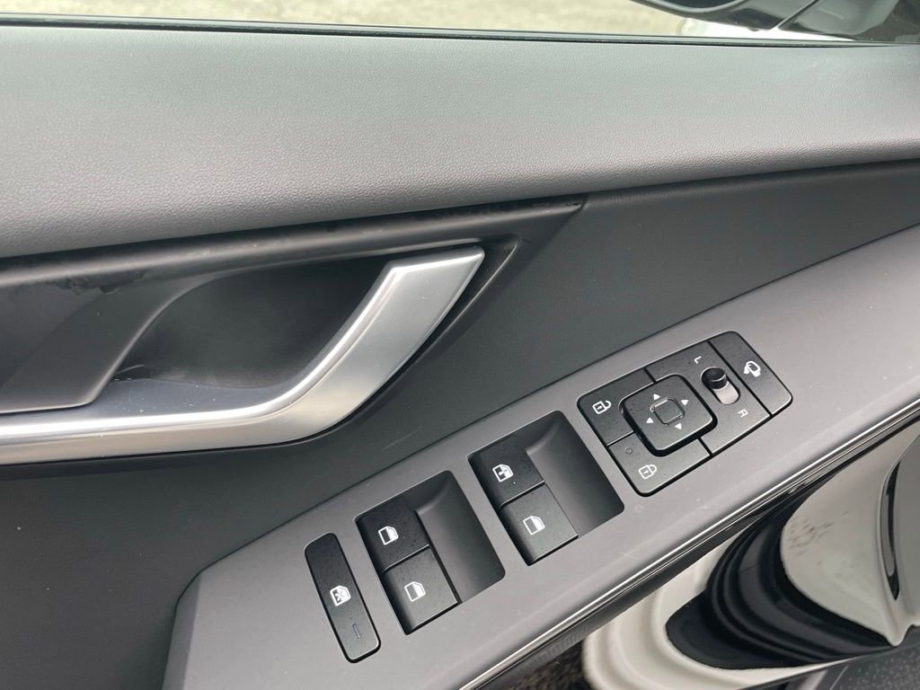 Certified 2024 Kia Niro EX Touring FWD image 25