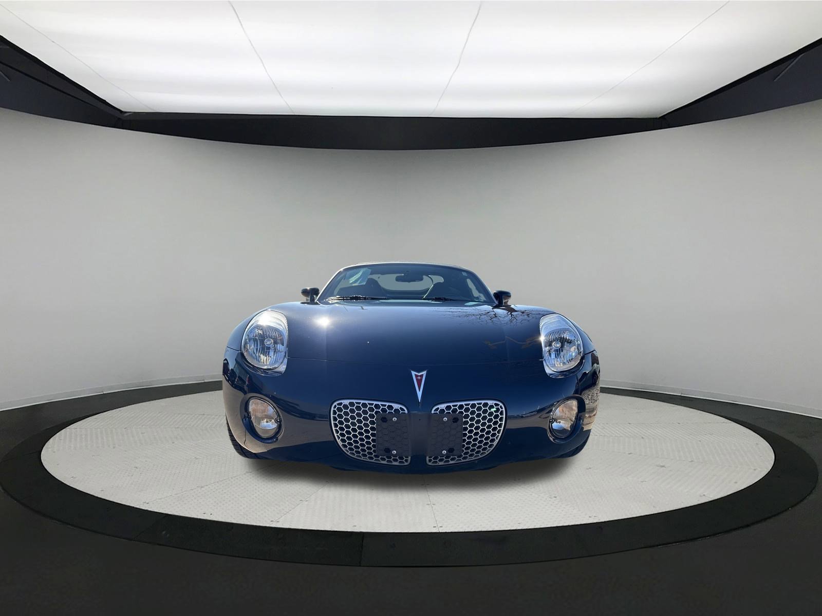 Used 2006 Pontiac Solstice Base w/ Premium Package image 2