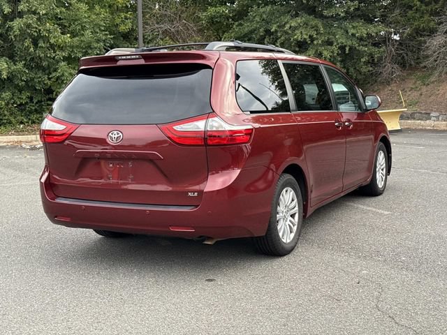 Used 2015 Toyota Sienna XLE Premium FWD image 2