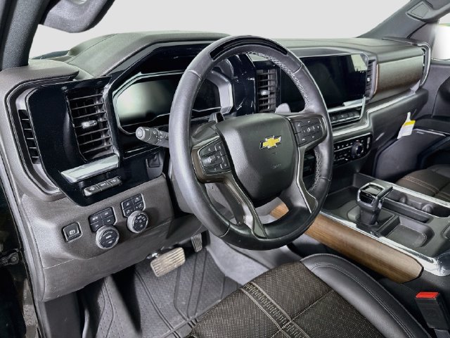 Used 2024 Chevrolet Silverado 1500 High Country w/ Technology Package AWD/4WD image 10