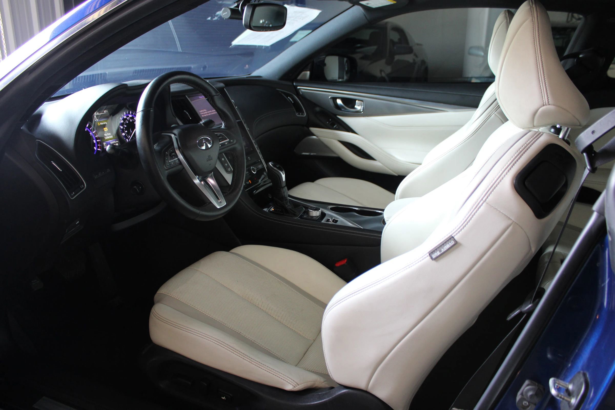 Used 2017 INFINITI Q60 3.0t w/ Premium Plus Package 3.0T image 17