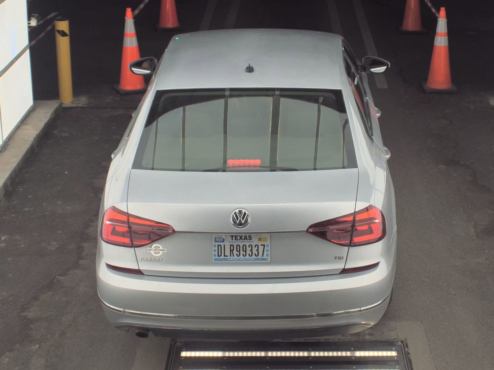 Used 2017 Volkswagen Passat 1.8T S FWD image 8