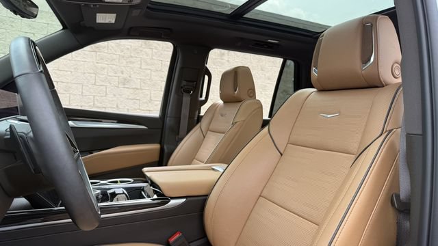 Used 2025 Cadillac Escalade Premium Luxury w/ LPO, Floor Liner Package AWD/4WD image 28