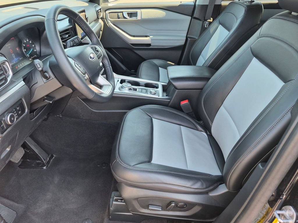 Used 2024 Ford Explorer XLT w/ Equipment Group 202A AWD/4WD image 10