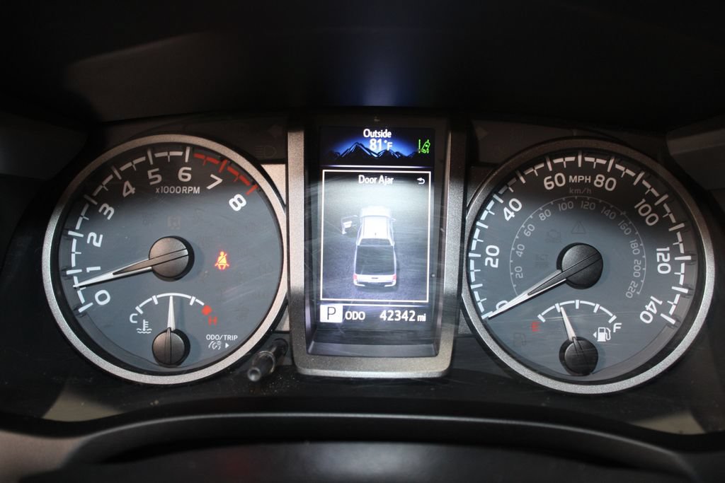 Used 2021 Toyota Tacoma TRD Off-Road AWD/4WD image 32