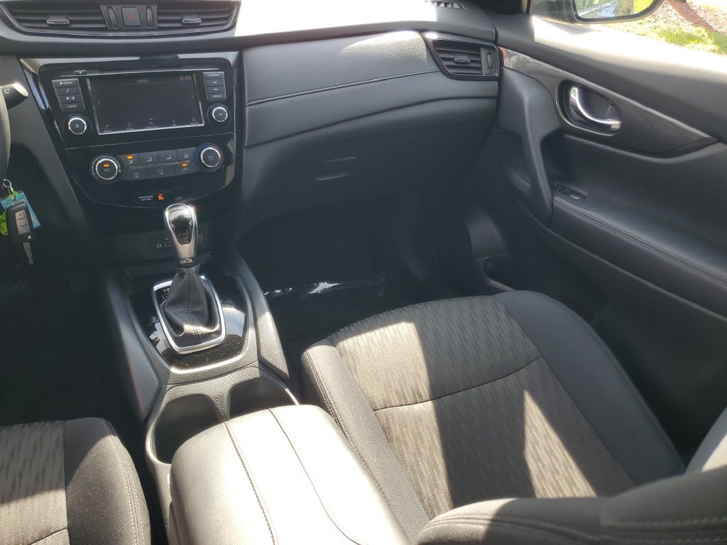 Used 2019 Nissan Rogue S w/ Special Edition Package FWD image 12