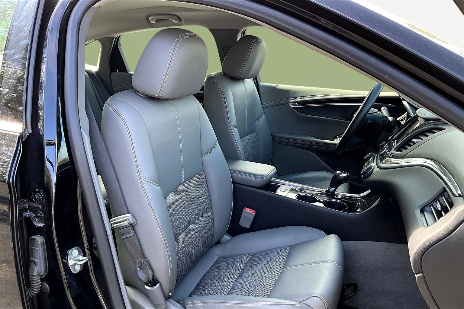 Used 2018 Chevrolet Impala LS FWD image 28