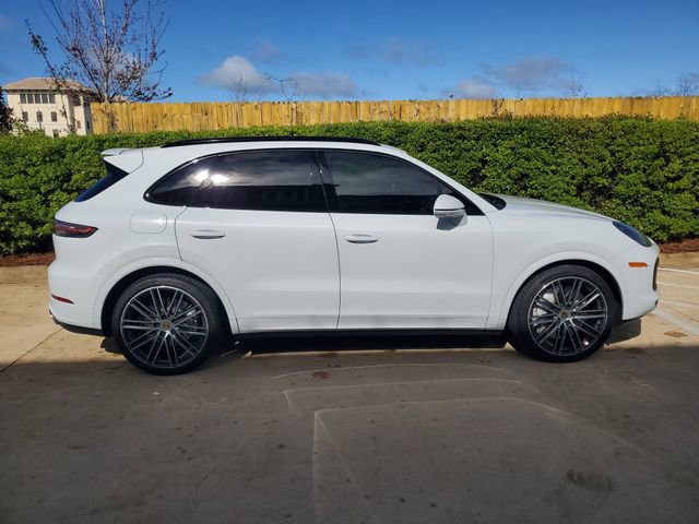 Used 2021 Porsche Cayenne Turbo image 8
