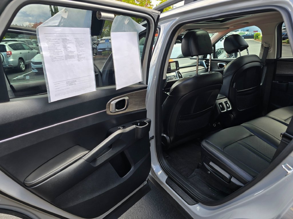 Used 2023 Kia Sorento S w/ Panoramic Sunroof Package AWD/4WD image 9