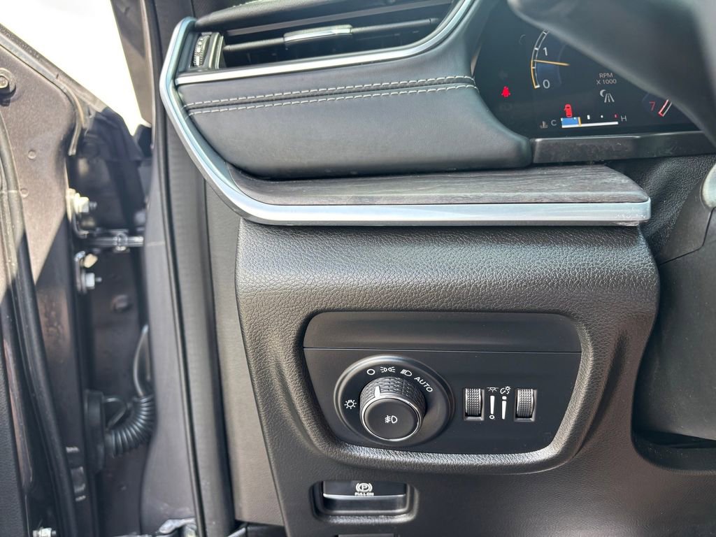 Used 2022 Jeep Grand Cherokee L Overland w/ Advanced Protech Group III AWD/4WD image 22