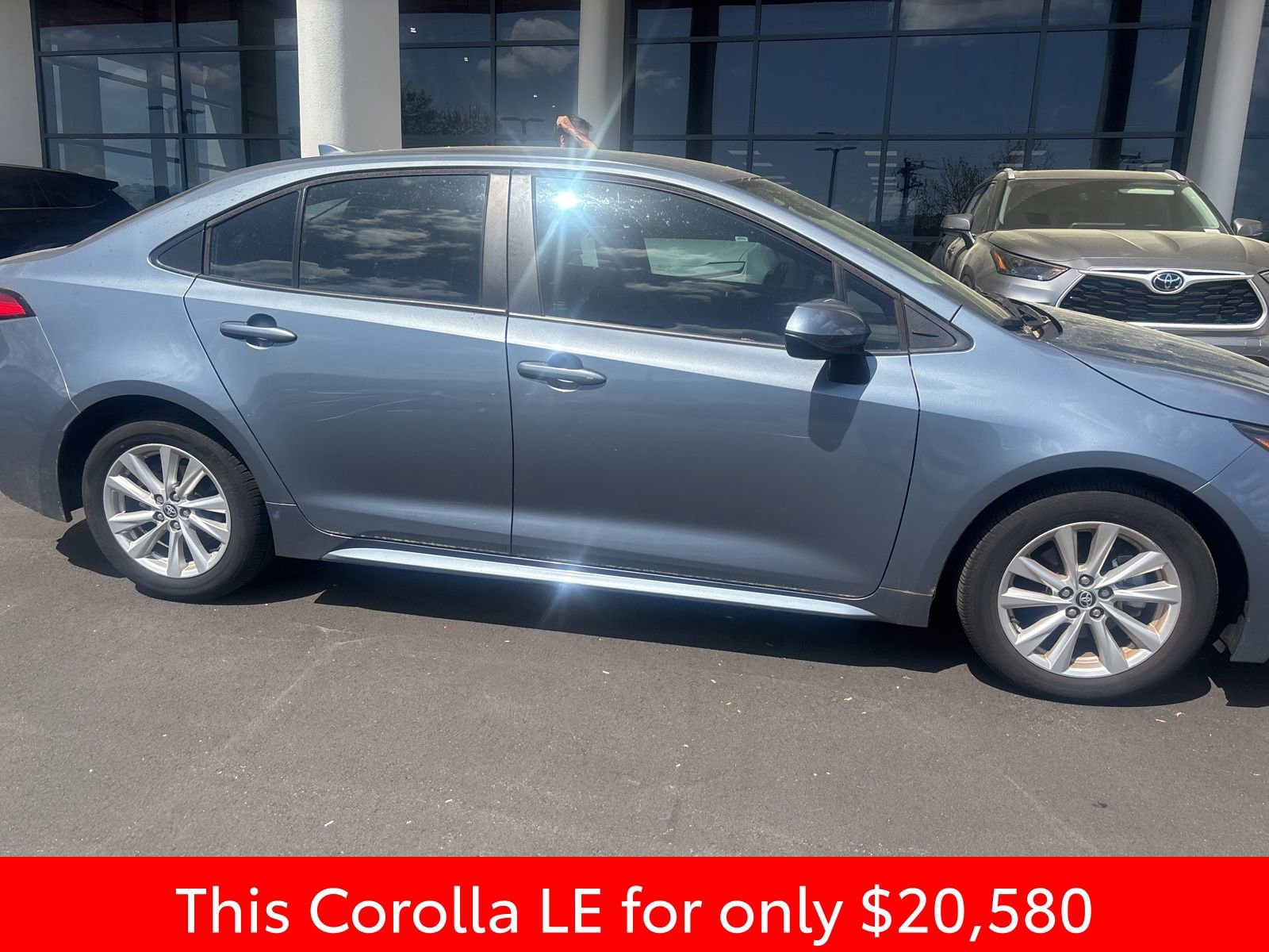 Used 2023 Toyota Corolla LE w/ LE Convenience Package image 5