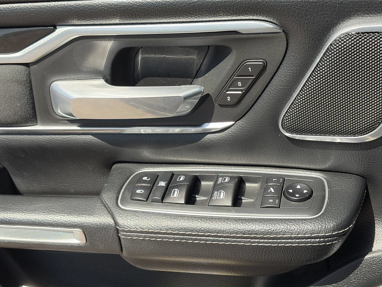 Used 2020 RAM 1500 Laramie AWD/4WD image 17