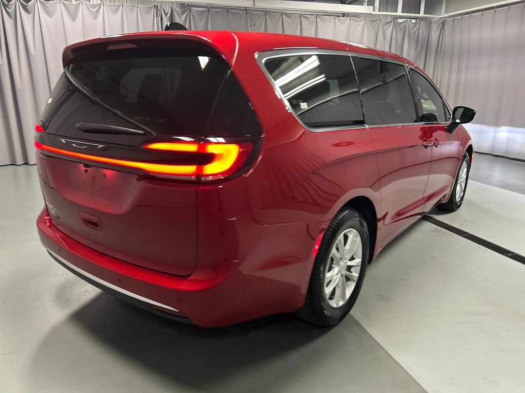 New 2027 Chrysler Pacifica Select FWD image 7