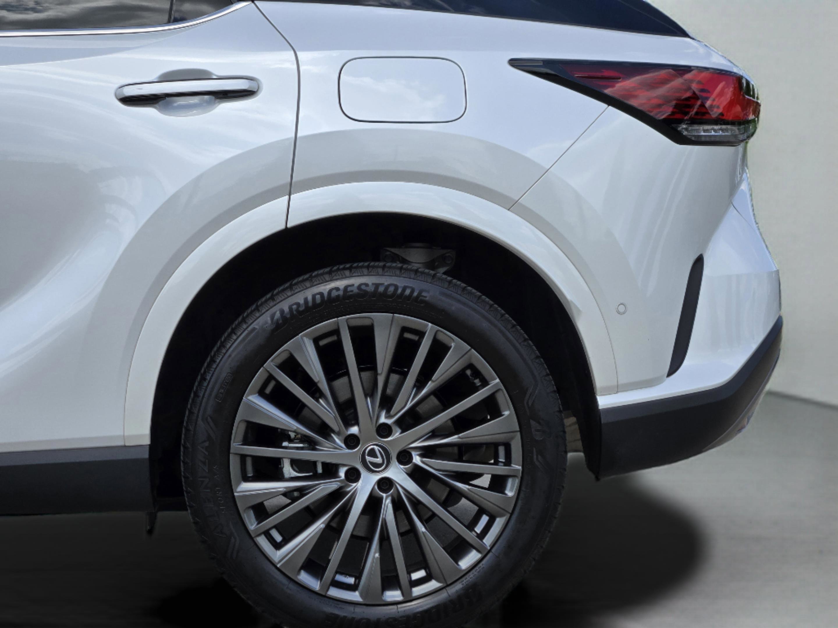 Used 2023 Lexus RX 350 FWD w/ Accessory Package image 36