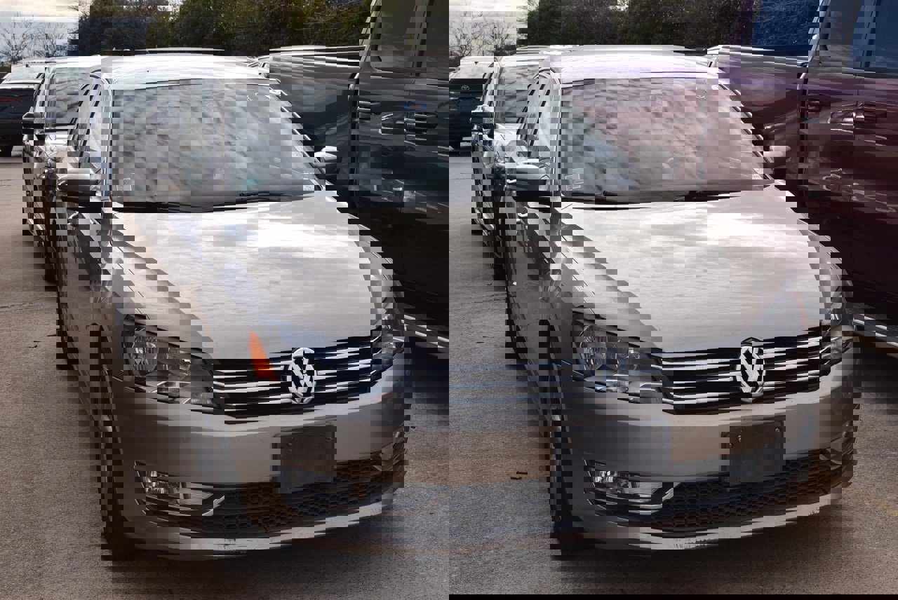 Used 2015 Volkswagen Passat 1.8T Limited Edition image 4