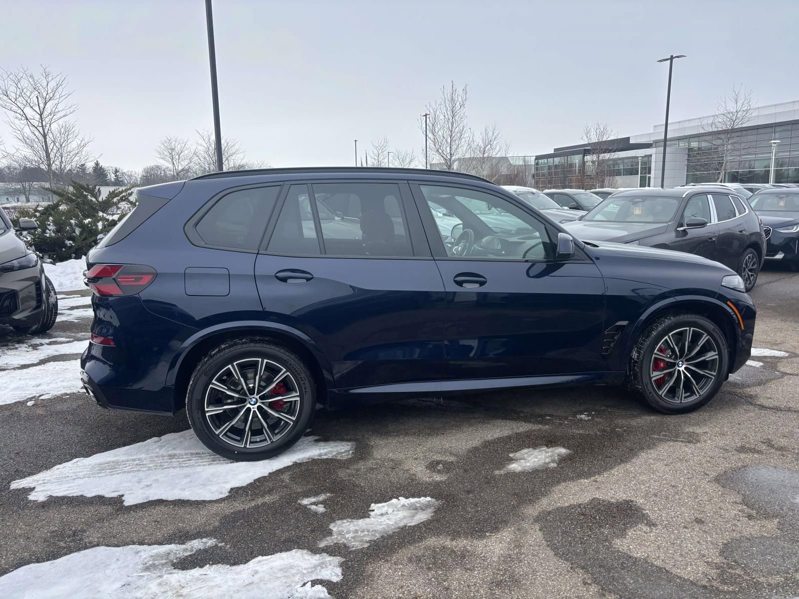 New 2026 BMW X5 xDrive40i w/ M Sport Package AWD/4WD image 8