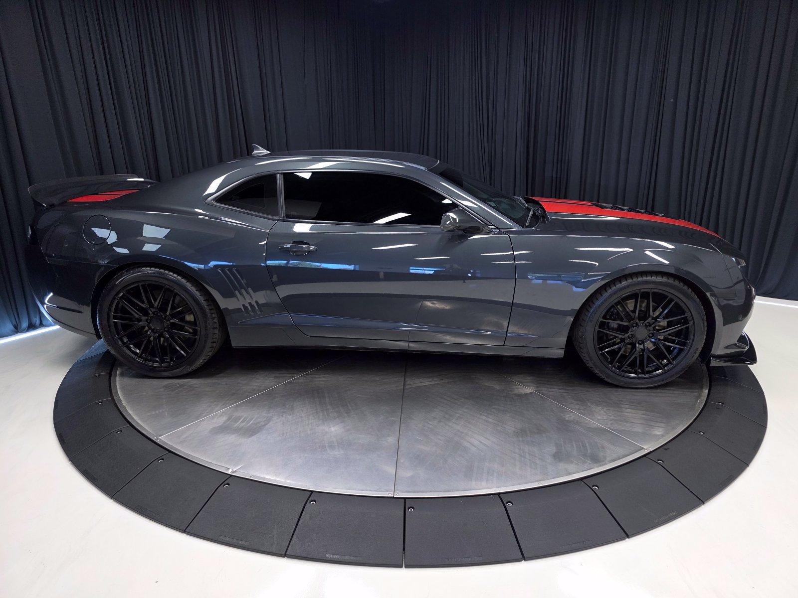 Used 2015 Chevrolet Camaro SS RWD image 16
