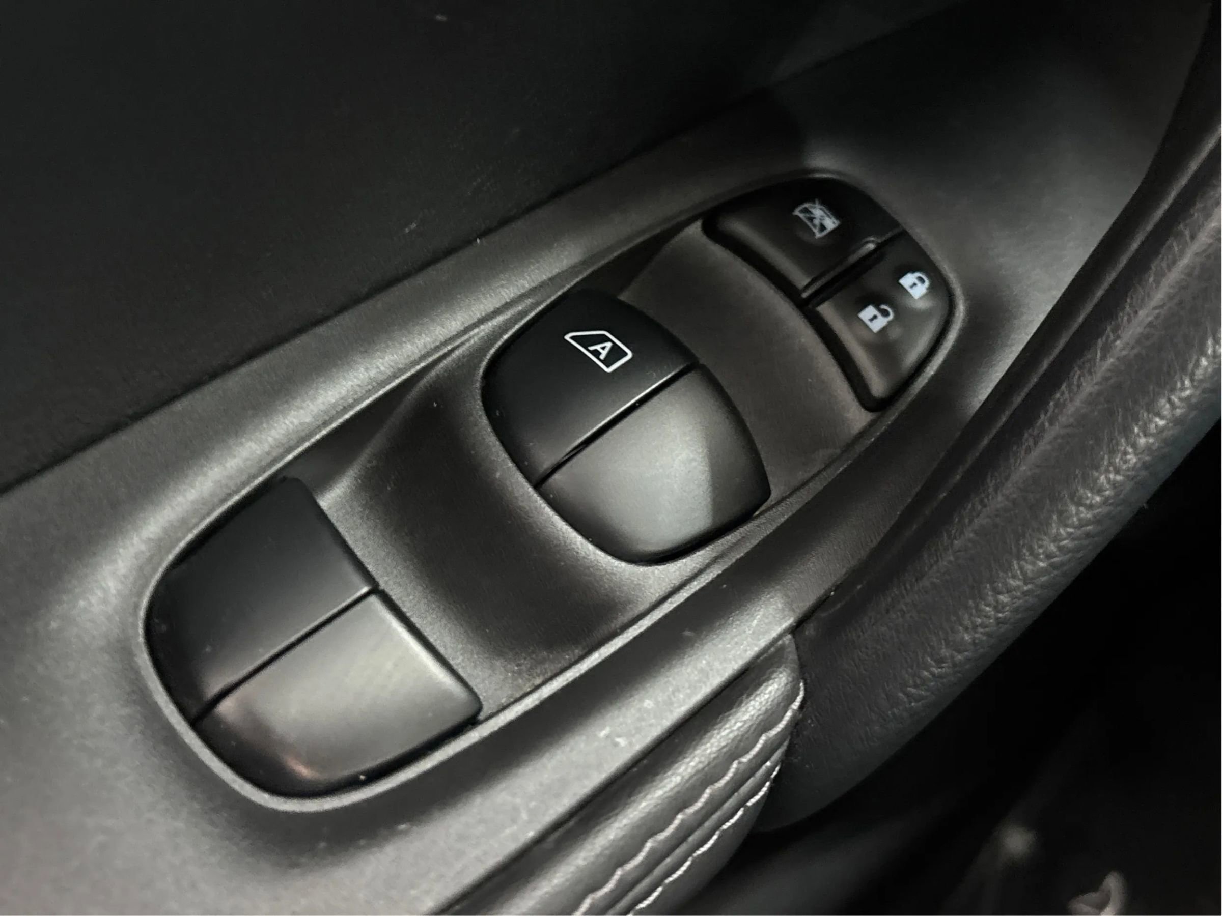 Used 2022 Nissan Rogue Sport S image 40