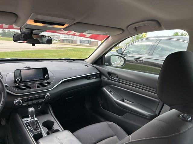 Used 2024 Nissan Altima 2.5 S FWD image 32