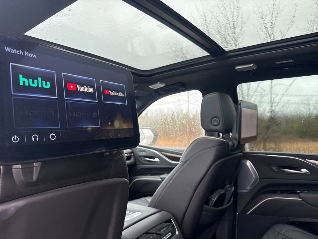 Used 2023 Cadillac Escalade Sport Platinum w/ LPO, ONYX Package image 15