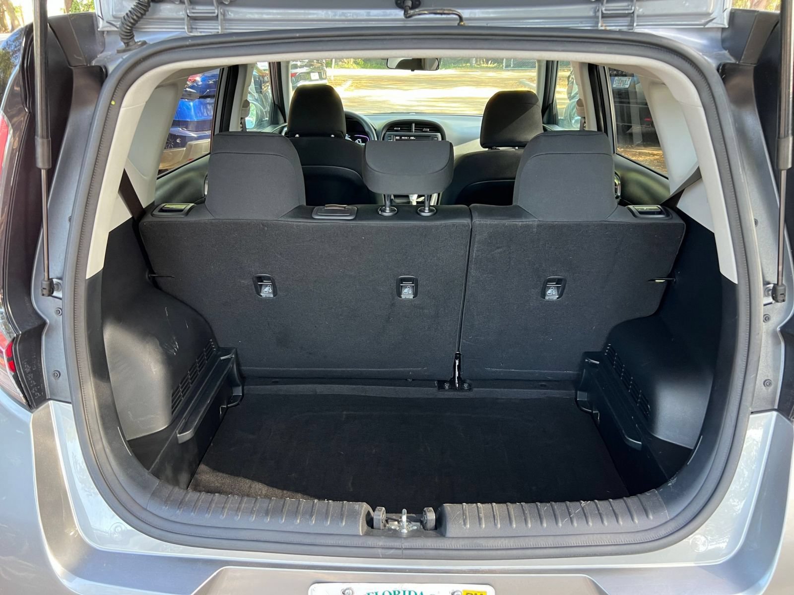 Used 2025 Kia Soul LX w/ LX Technology Package FWD image 29