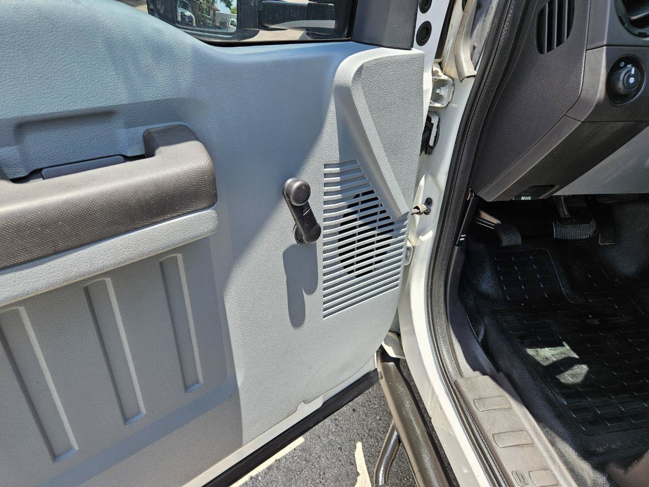 Used 2011 Ford F550 2WD Crew Cab Super Duty w/ Payload Upgrade Pkg image 17