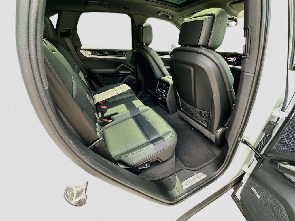 Certified 2026 Porsche Cayenne AWD/4WD image 28