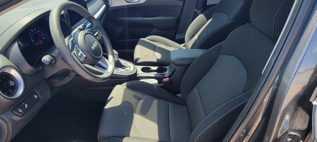 Used 2024 Kia Forte LXS w/ LXS Technology Package FWD image 13