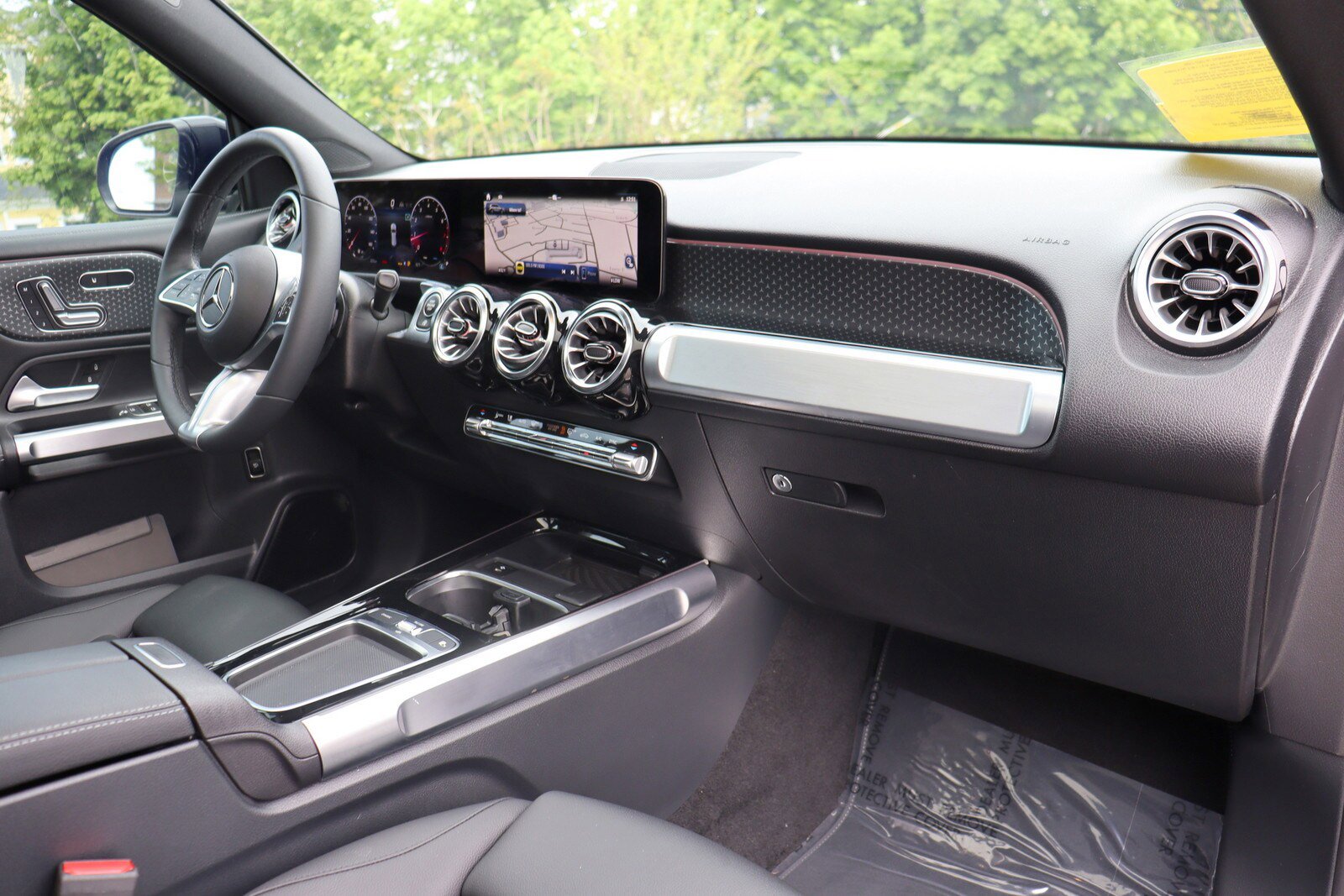 Used 2024 Mercedes-Benz GLB 250 w/ Driver Assistance Package image 21