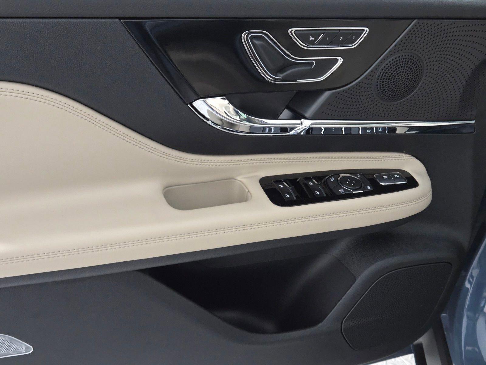 New 2026 Lincoln Corsair Reserve w/ Jet Appearance Package image 21