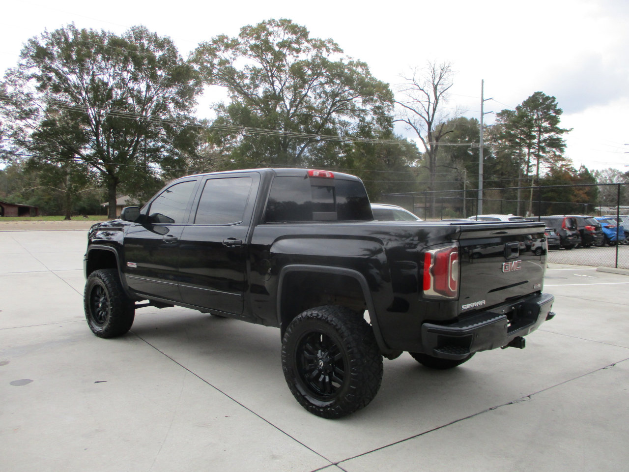 Used 2017 GMC Sierra 1500 SLT image 26