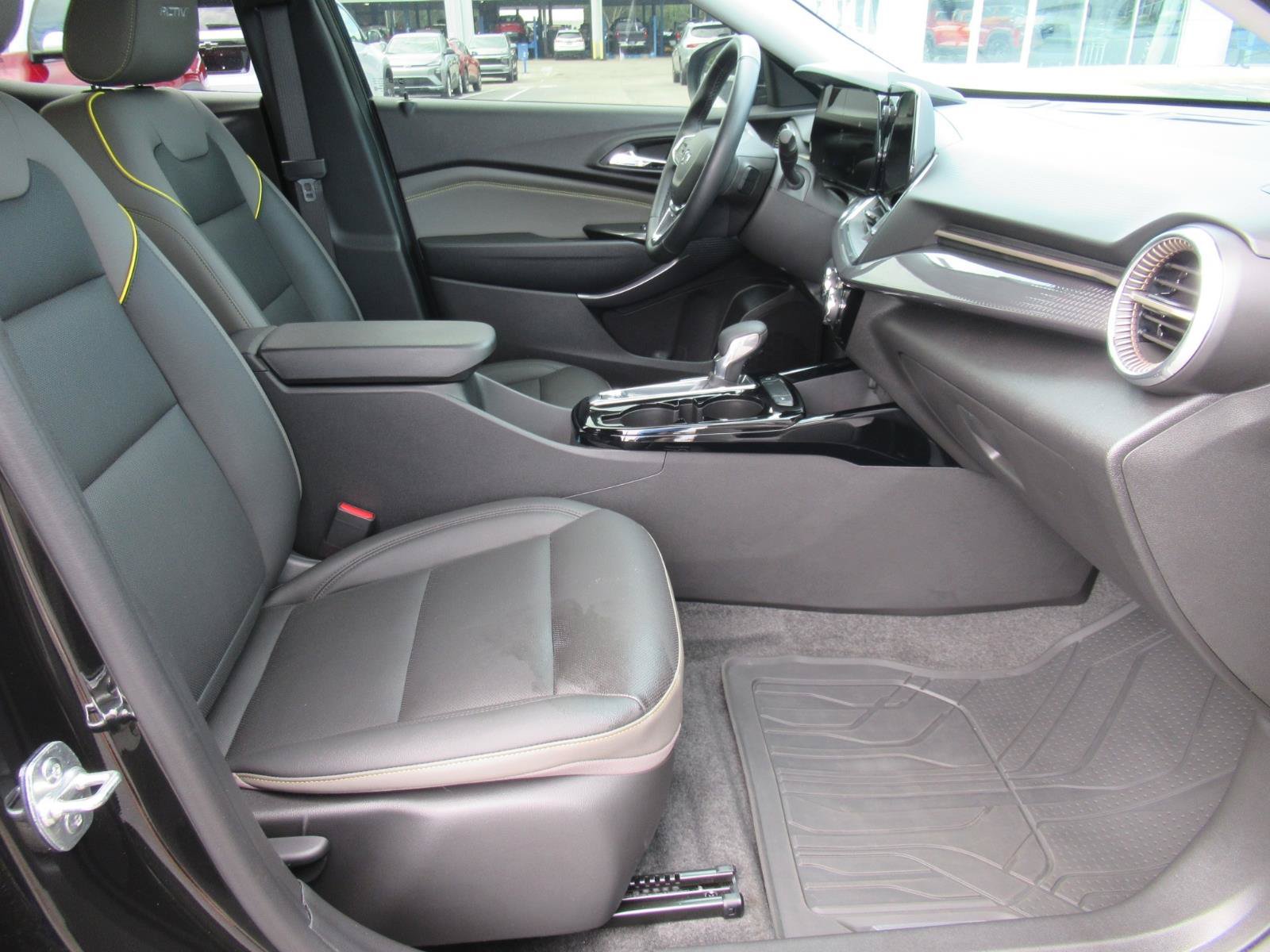 Used 2025 Chevrolet Trax ACTIV w/ Driver Confidence Package FWD image 11