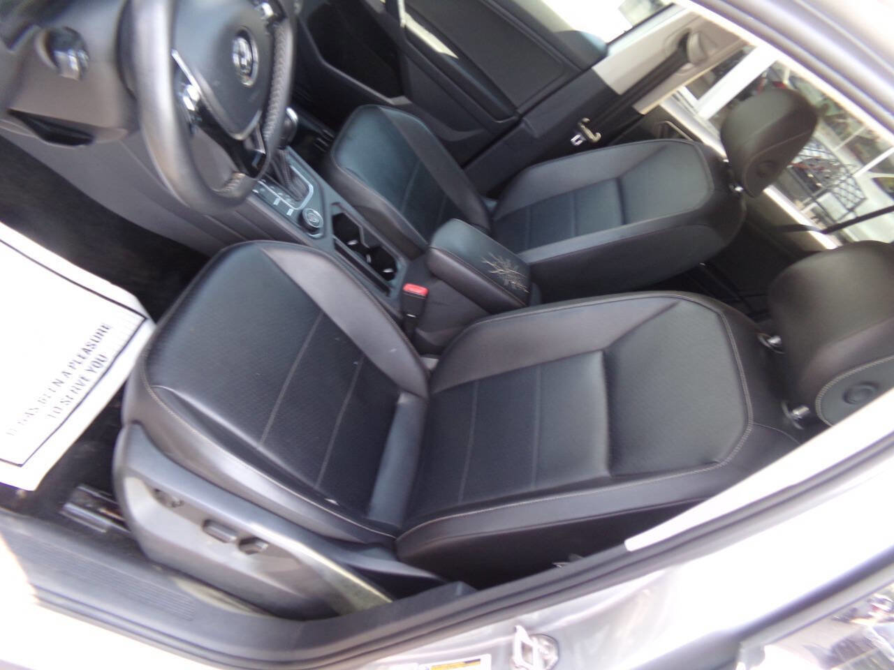 Used 2021 Volkswagen Tiguan SE image 12