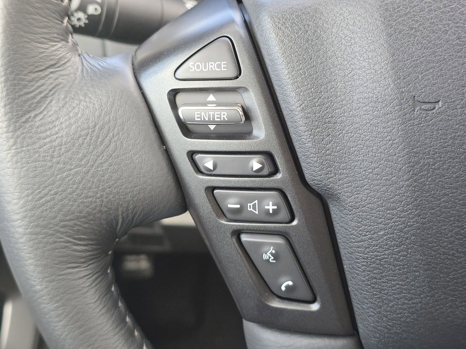Used 2024 Nissan Frontier SL image 18