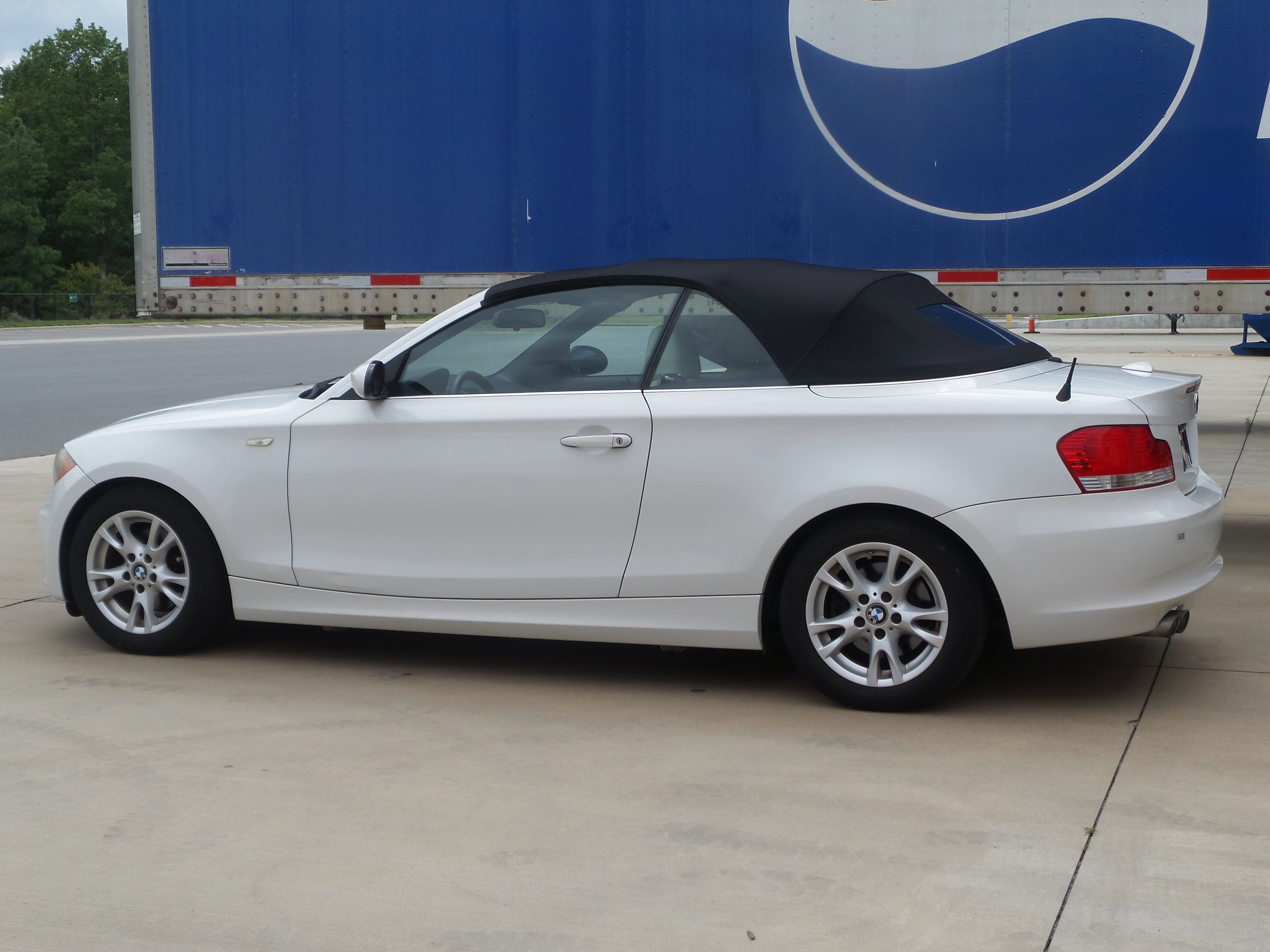 Used 2009 BMW 128i Convertible image 4