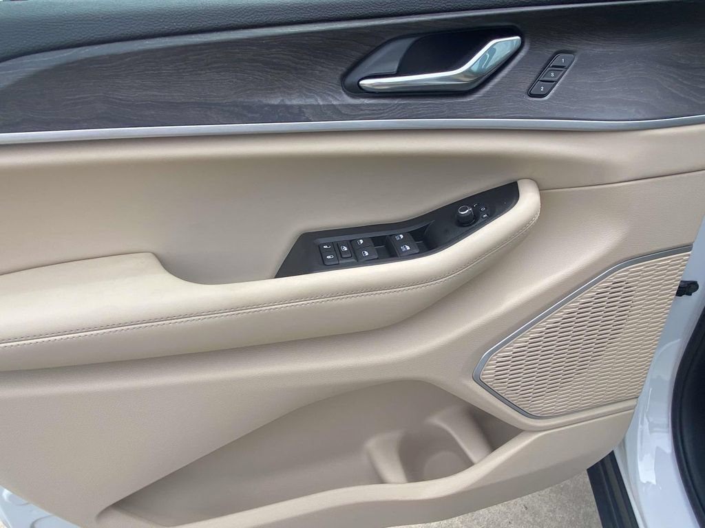 New 2026 Jeep Grand Cherokee L Limited w/ Luxury Tech Group II RWD image 40