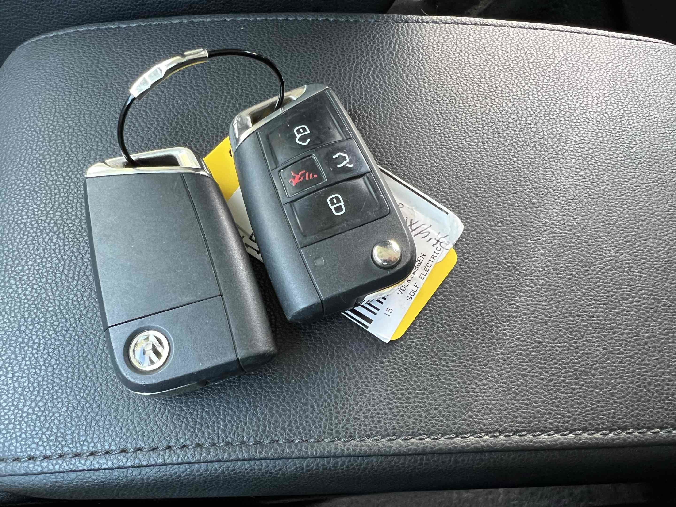 Used 2015 Volkswagen e-Golf SEL Premium FWD image 8