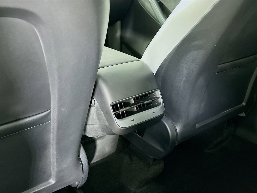 Used 2022 Tesla Model Y Performance image 27