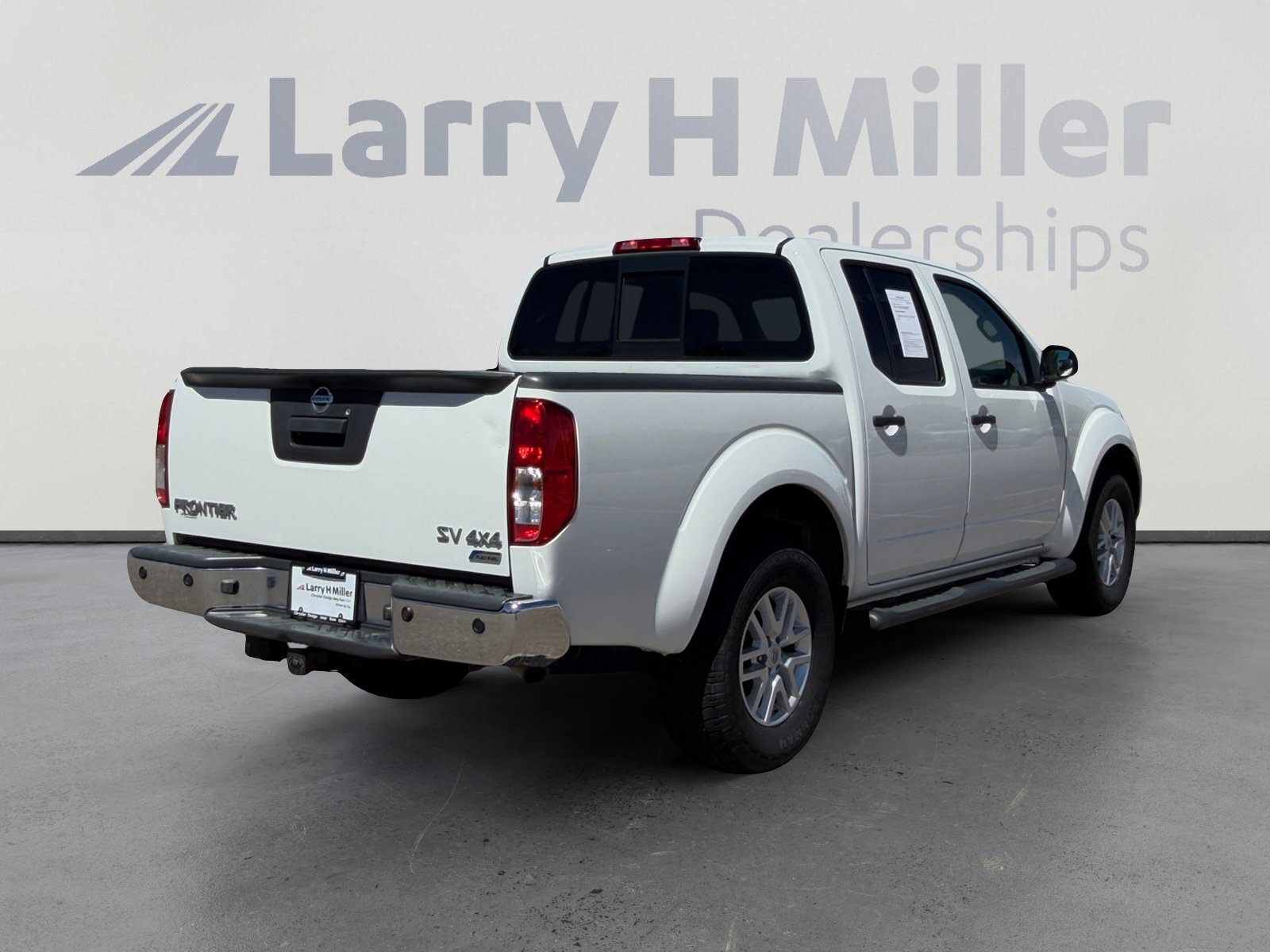 Used 2017 Nissan Frontier SV w/ SV Value Truck Package AWD/4WD image 6