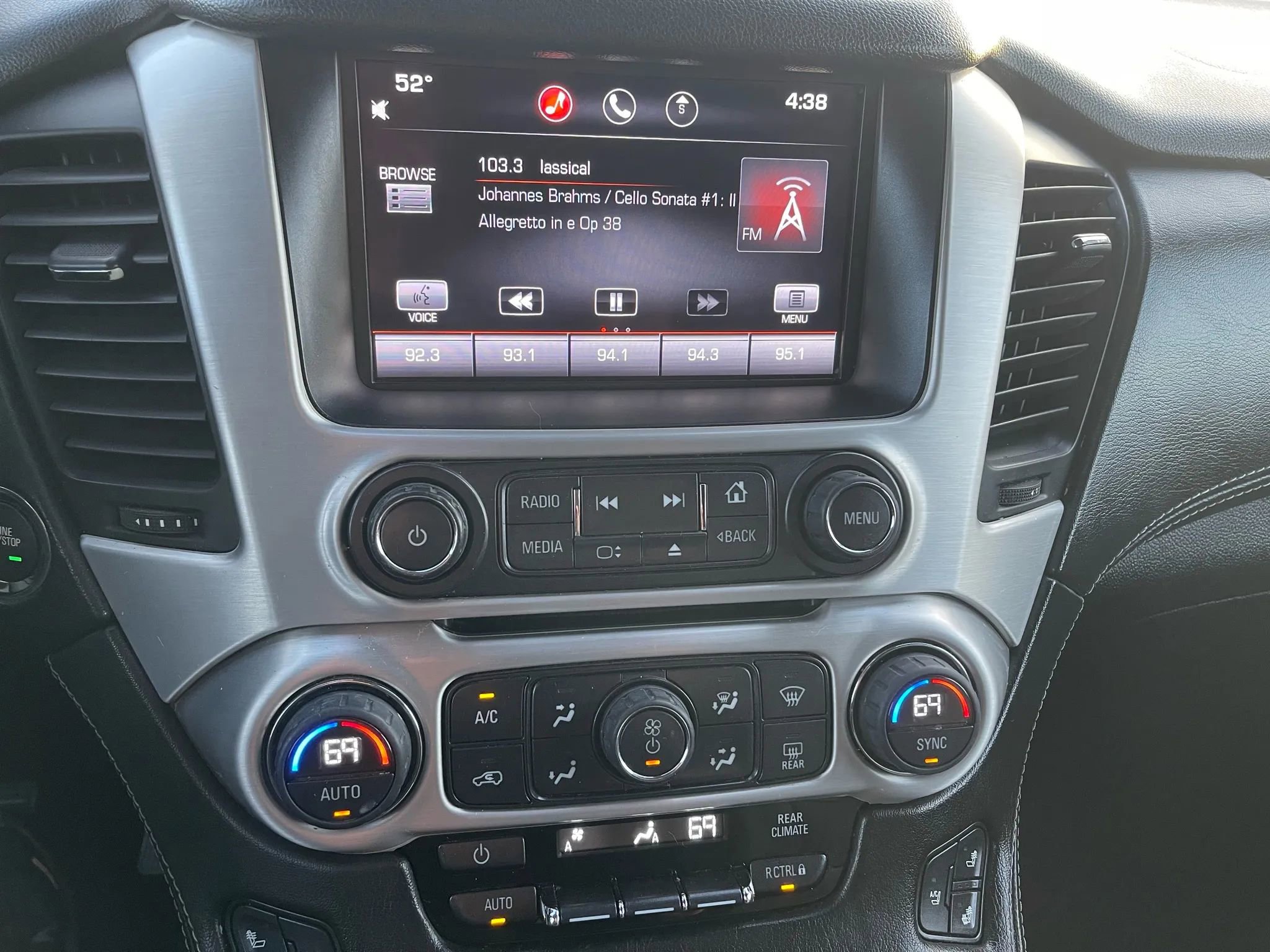 Used 2015 GMC Yukon XL SLT w/ Open Road Package image 16