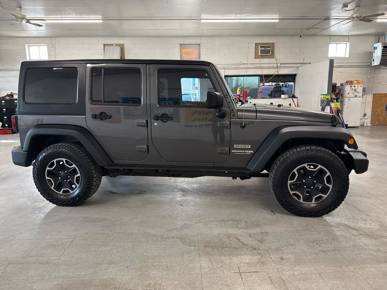 Used 2018 Jeep Wrangler Unlimited Sport w/ Connectivity Group image 91