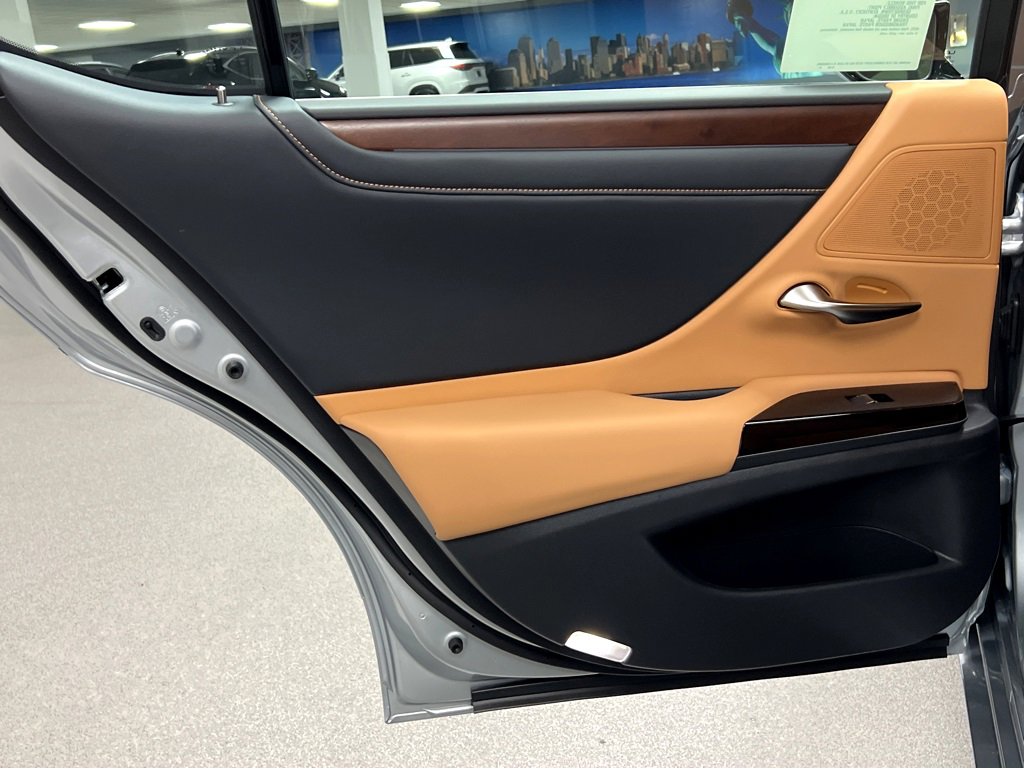 New 2025 Lexus ES 350 w/ Premium Package image 18