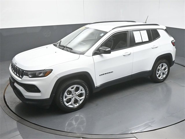 Used 2024 Jeep Compass Latitude image 41