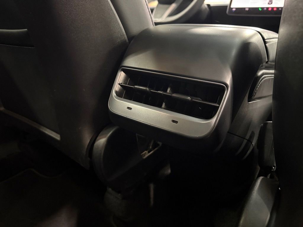 Used 2022 Tesla Model Y Long Range image 20