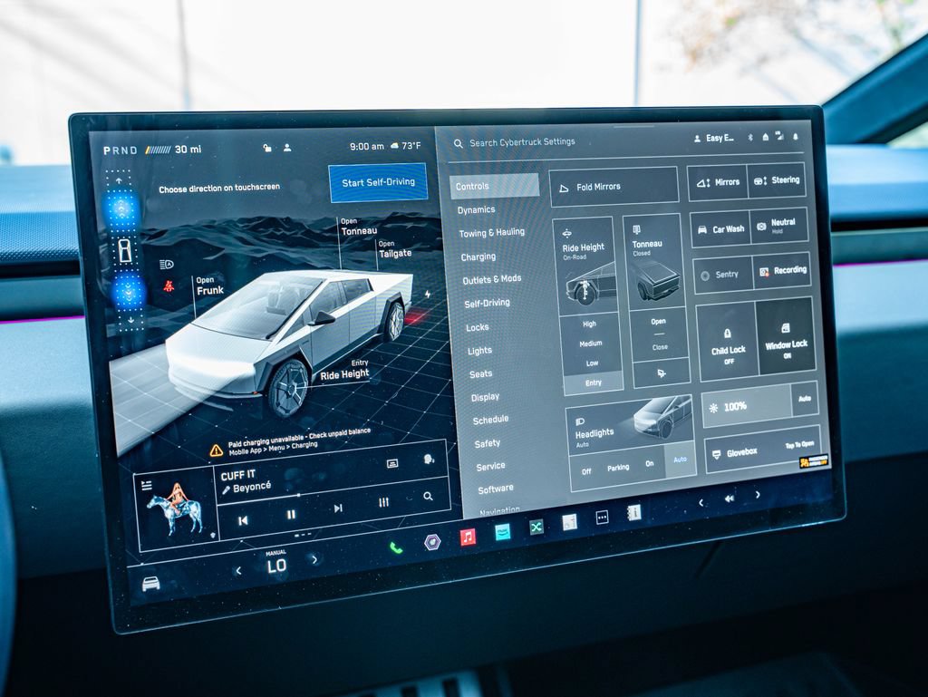 Used 2024 Tesla Cybertruck AWD Crew Cab image 22