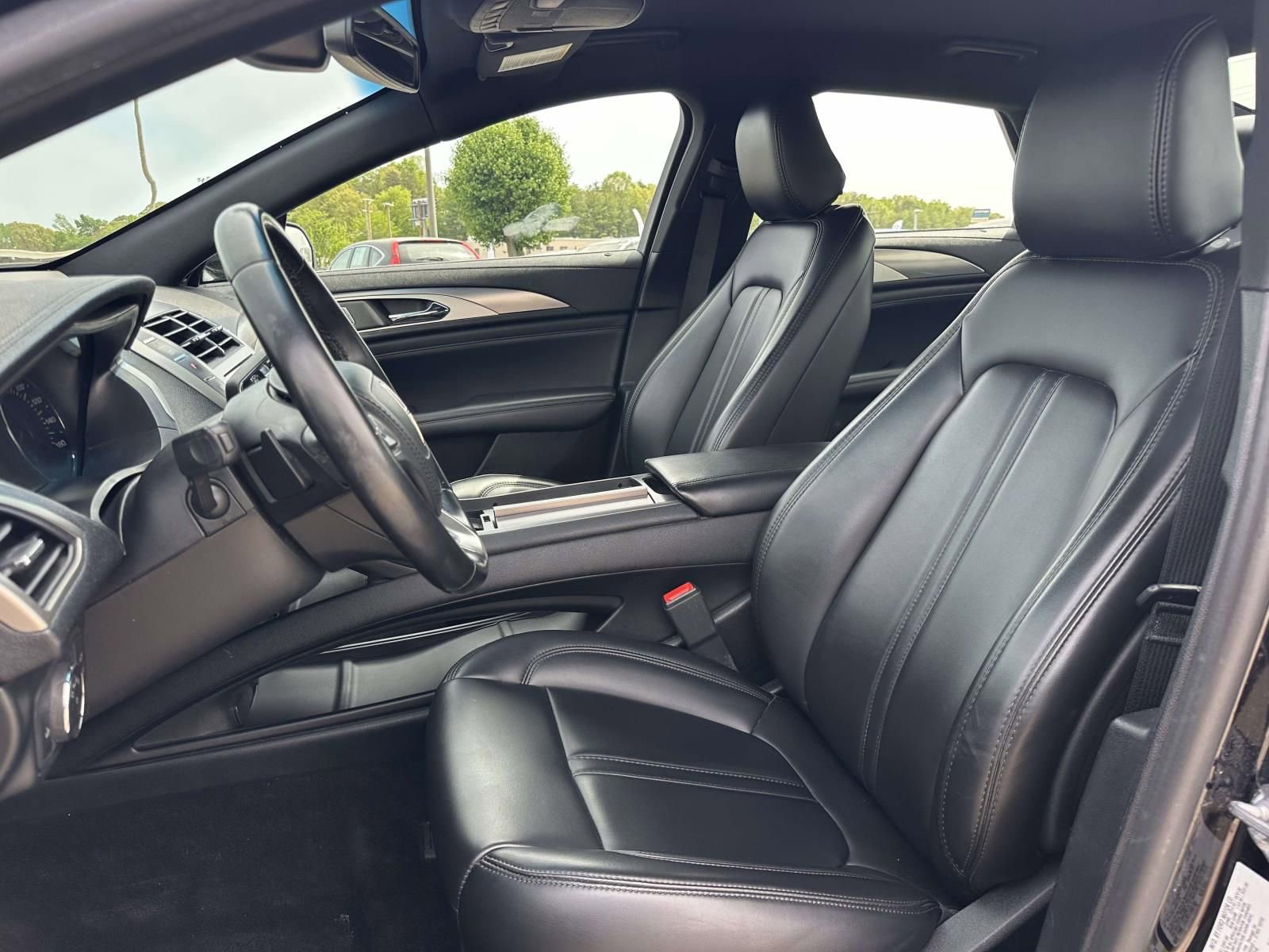 Used 2020 Lincoln MKZ AWD image 15