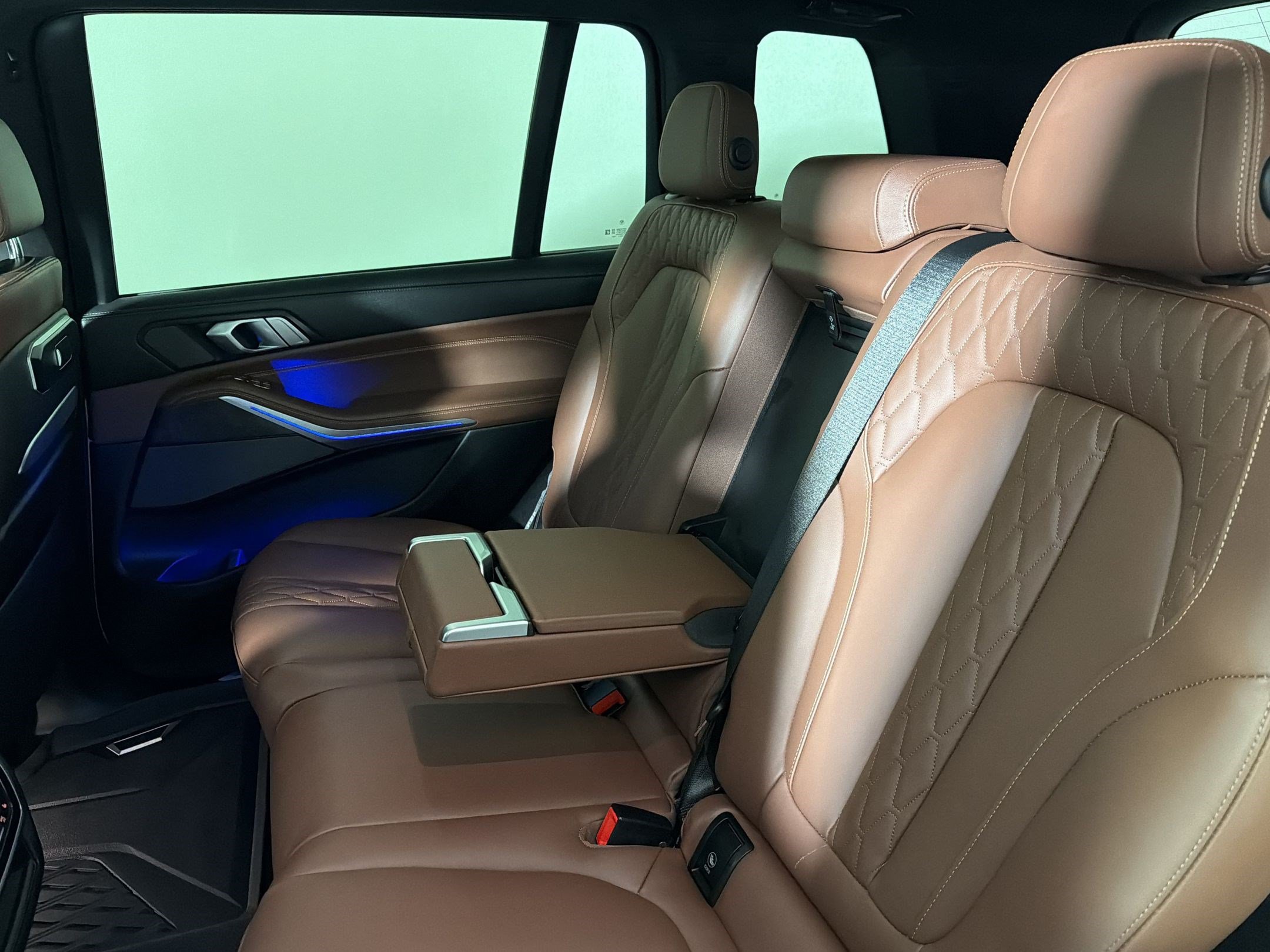 Used 2025 BMW X7 M60i w/ Executive Package AWD/4WD image 34
