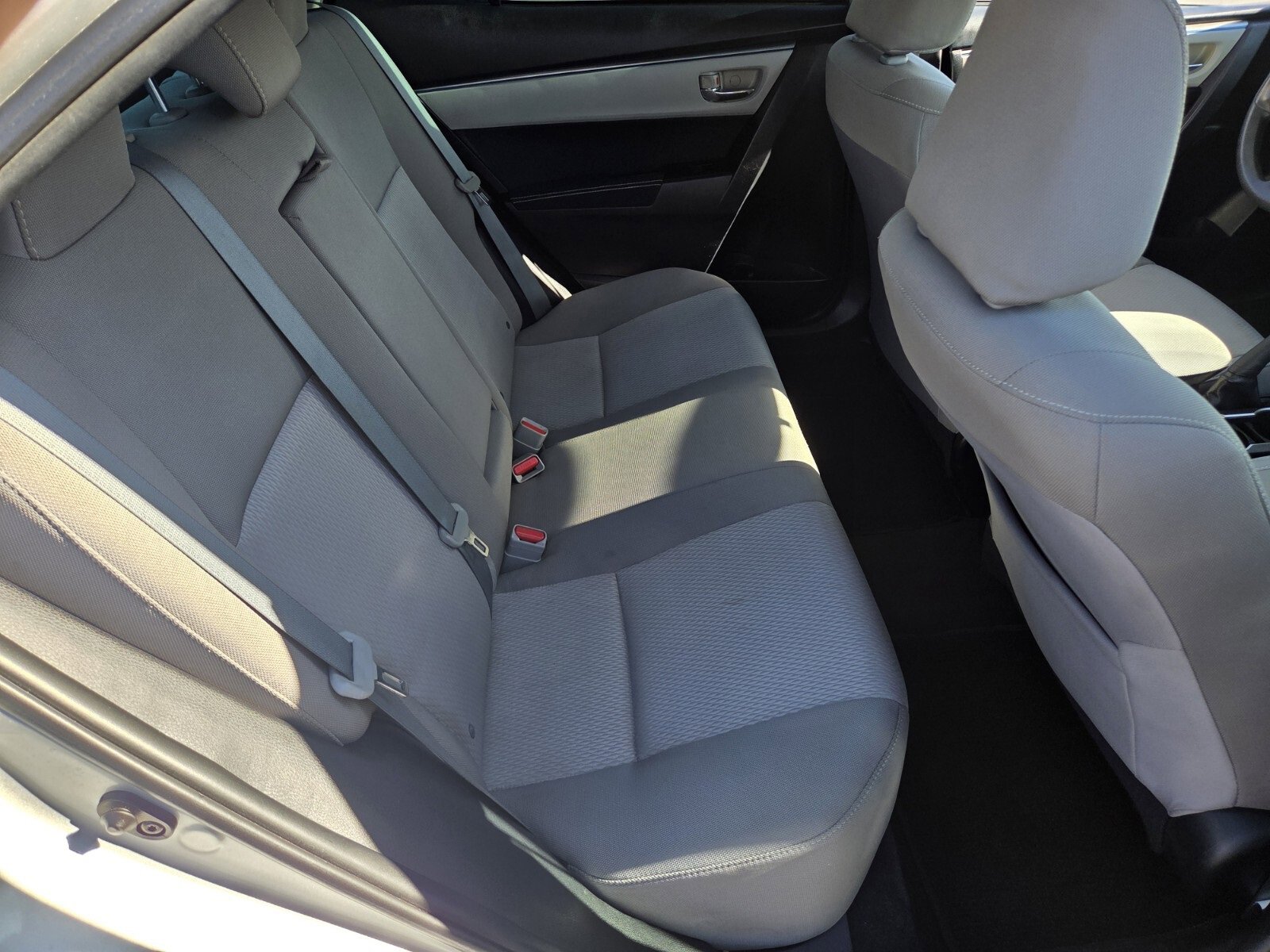 Used 2015 Toyota Corolla LE image 14